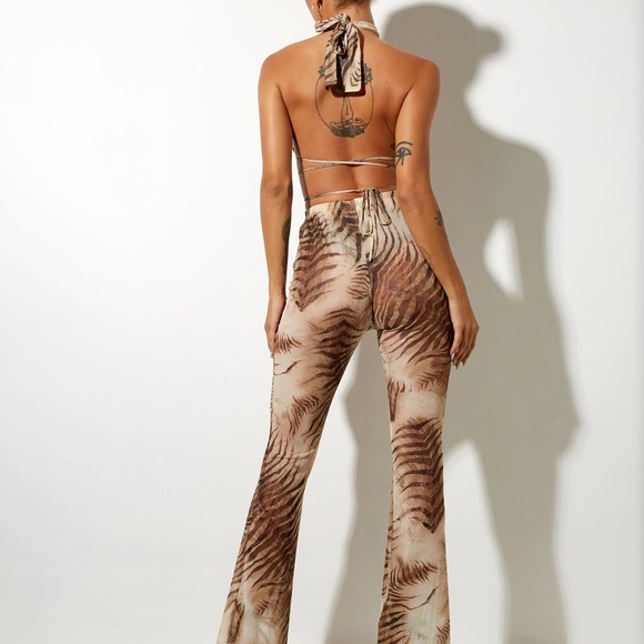 Motel Rocks Katara Strappy Top Herlom Flare Trouser in Tiger Brown 2 piece set - Picture 4 of 7
